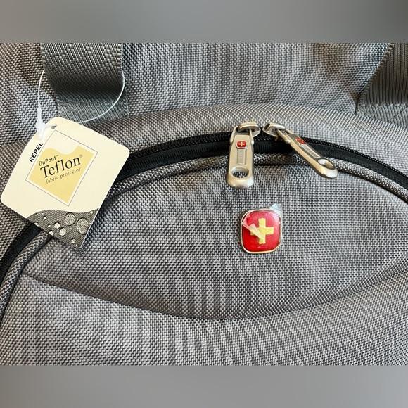 Swiss Gear Carry On Travel Bag Gray - Picture 3 of 9